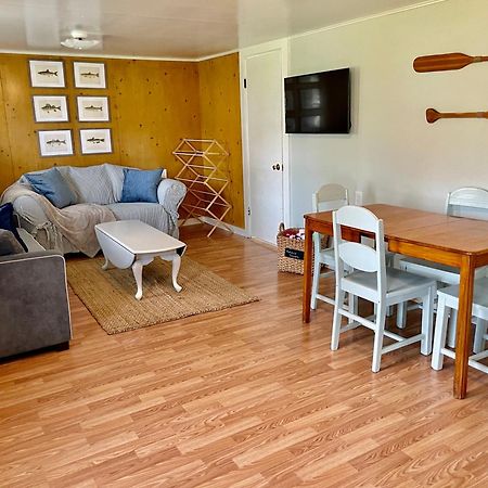 Drop Anchor Cottages And Lake House Geneva-on-the-Lake Bagian luar foto