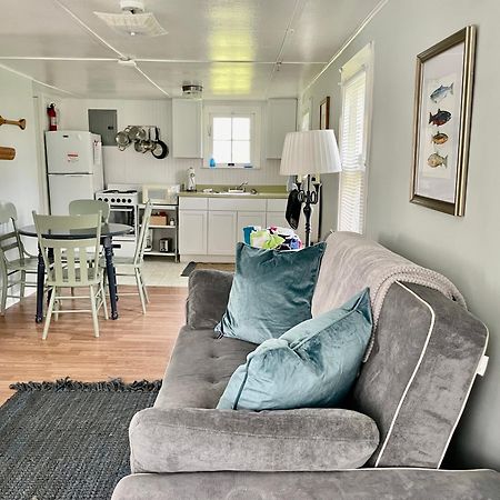 Drop Anchor Cottages And Lake House Geneva-on-the-Lake Bagian luar foto