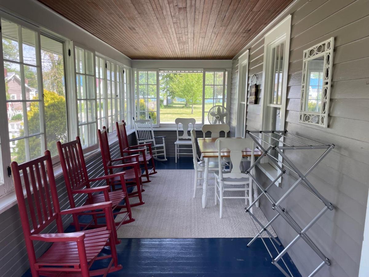 Drop Anchor Cottages And Lake House Geneva-on-the-Lake Bagian luar foto