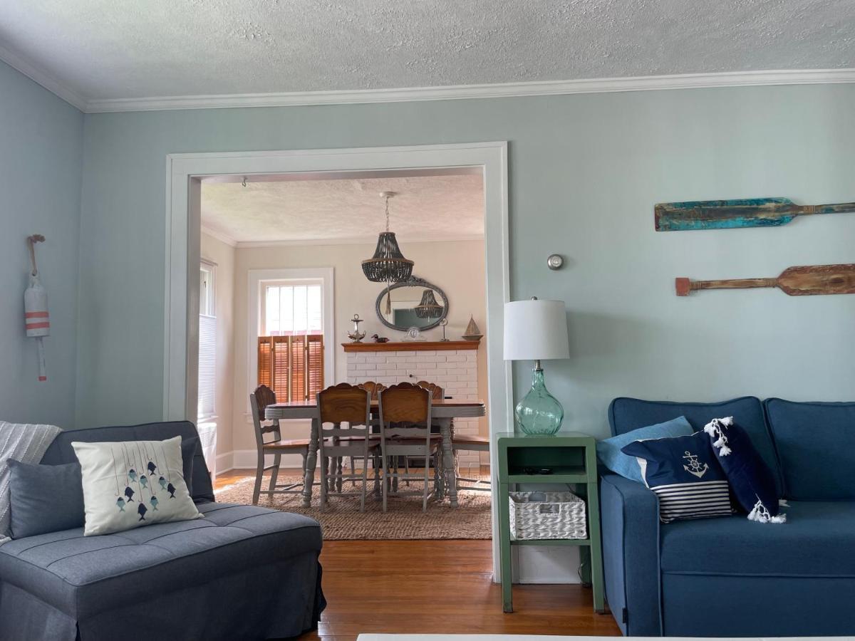Drop Anchor Cottages And Lake House Geneva-on-the-Lake Bagian luar foto