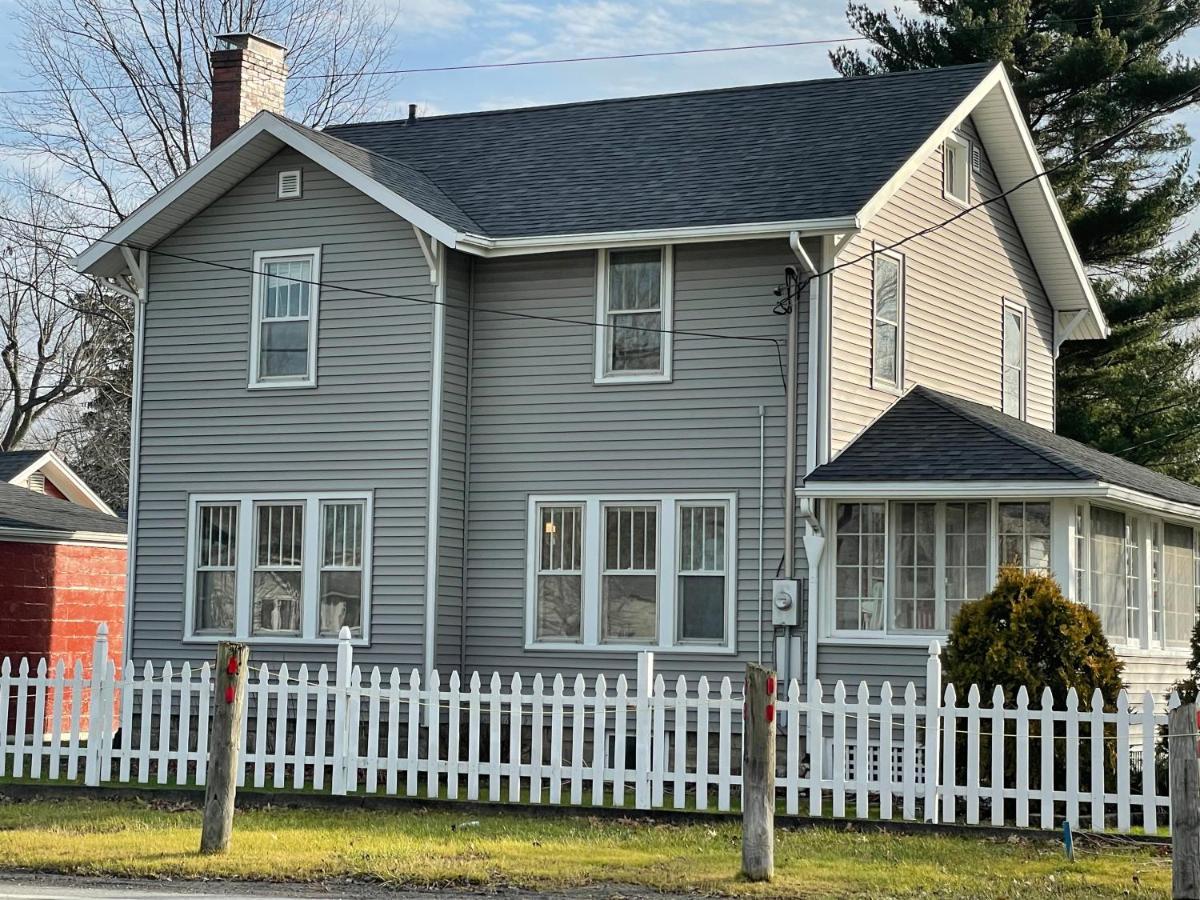 Drop Anchor Cottages And Lake House Geneva-on-the-Lake Bagian luar foto