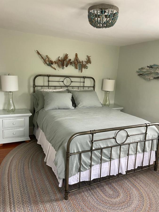 Drop Anchor Cottages And Lake House Geneva-on-the-Lake Bagian luar foto