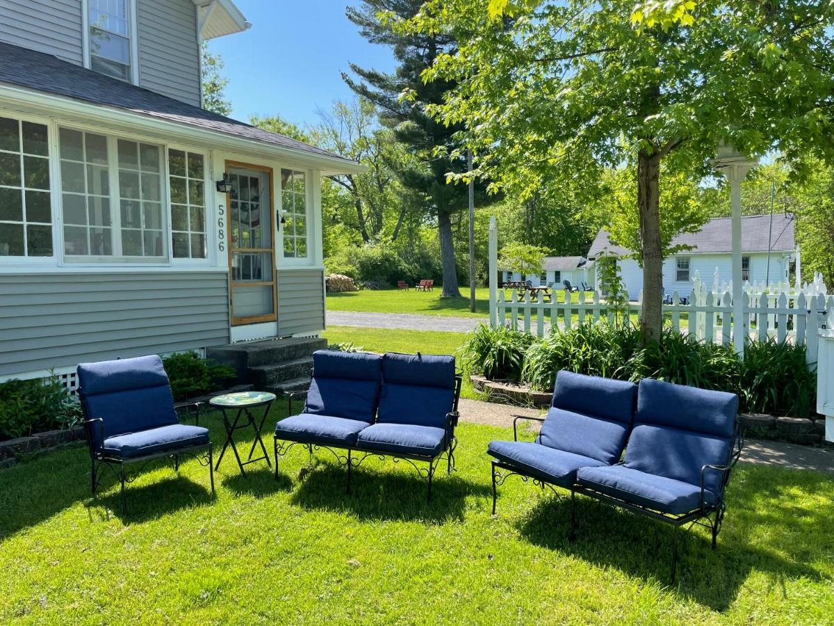 Drop Anchor Cottages And Lake House Geneva-on-the-Lake Bagian luar foto