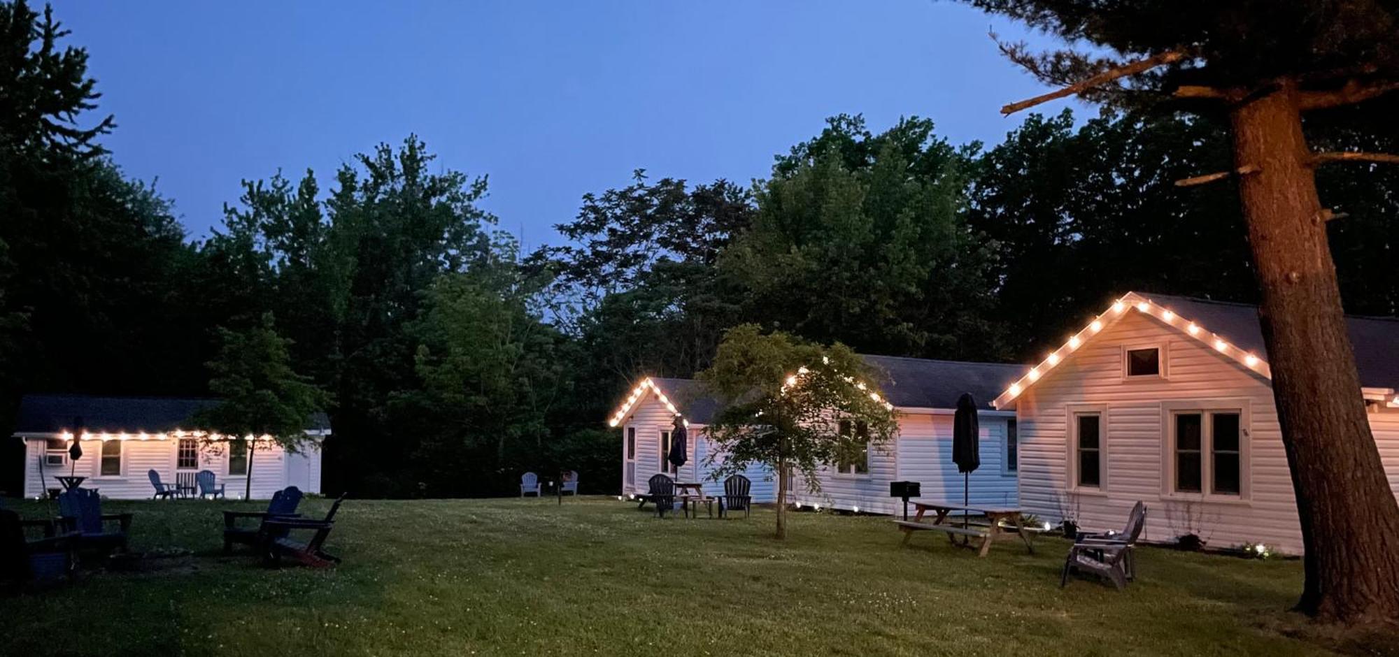 Drop Anchor Cottages And Lake House Geneva-on-the-Lake Bagian luar foto