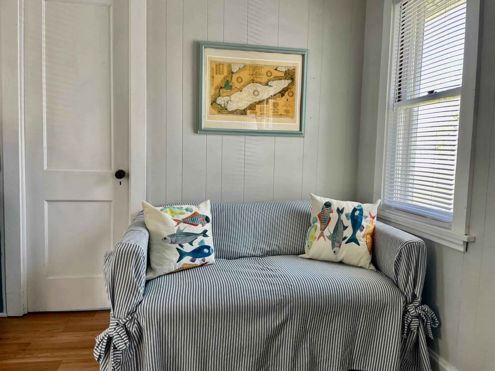 Drop Anchor Cottages And Lake House Geneva-on-the-Lake Bagian luar foto