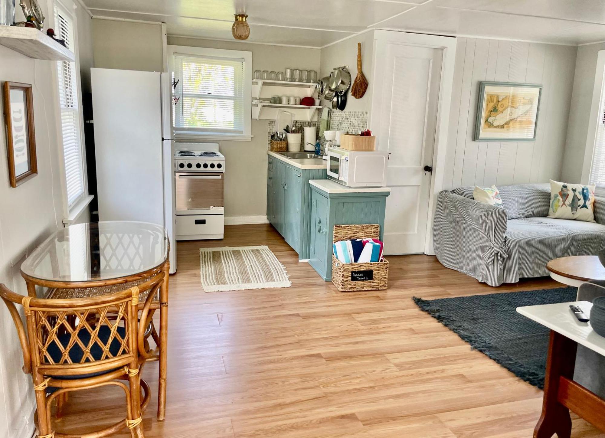 Drop Anchor Cottages And Lake House Geneva-on-the-Lake Bagian luar foto