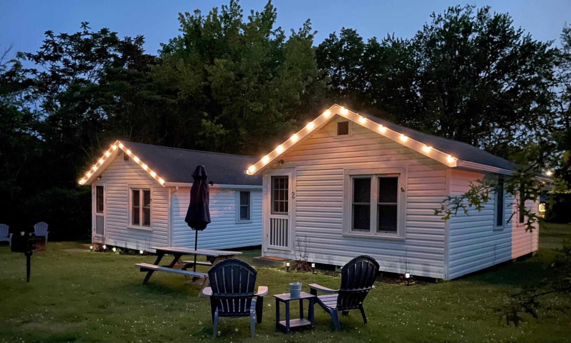 Drop Anchor Cottages And Lake House Geneva-on-the-Lake Bagian luar foto