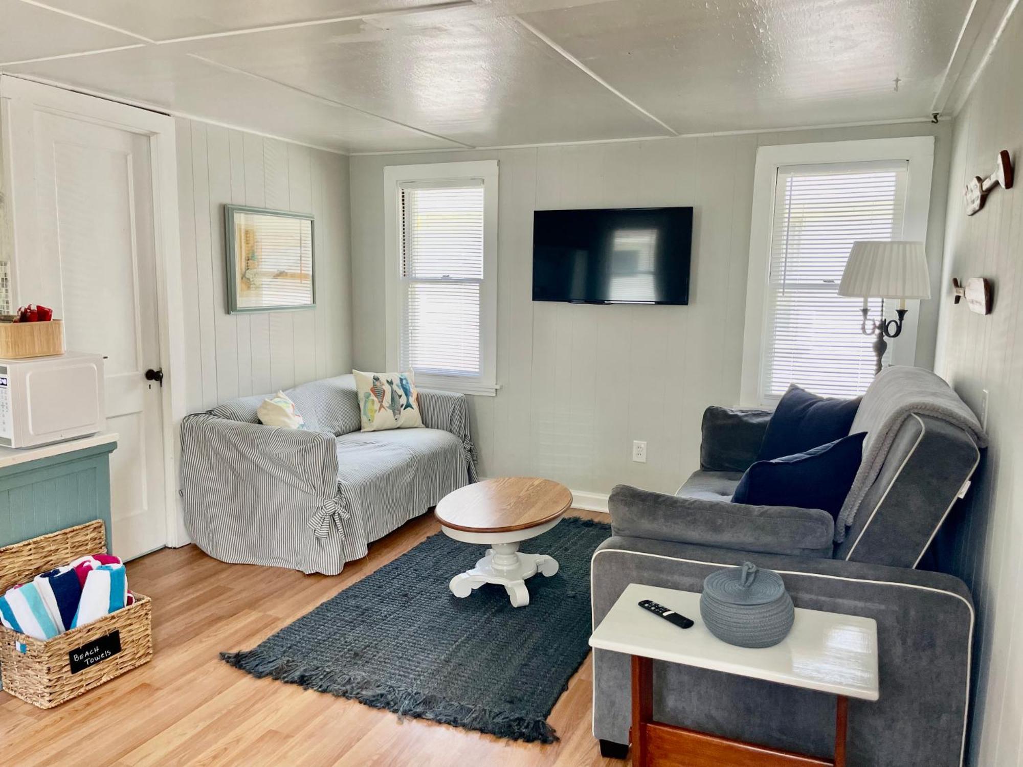 Drop Anchor Cottages And Lake House Geneva-on-the-Lake Bagian luar foto
