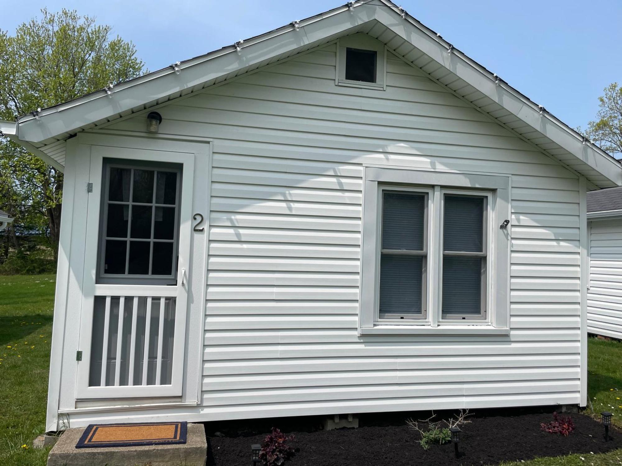 Drop Anchor Cottages And Lake House Geneva-on-the-Lake Bagian luar foto