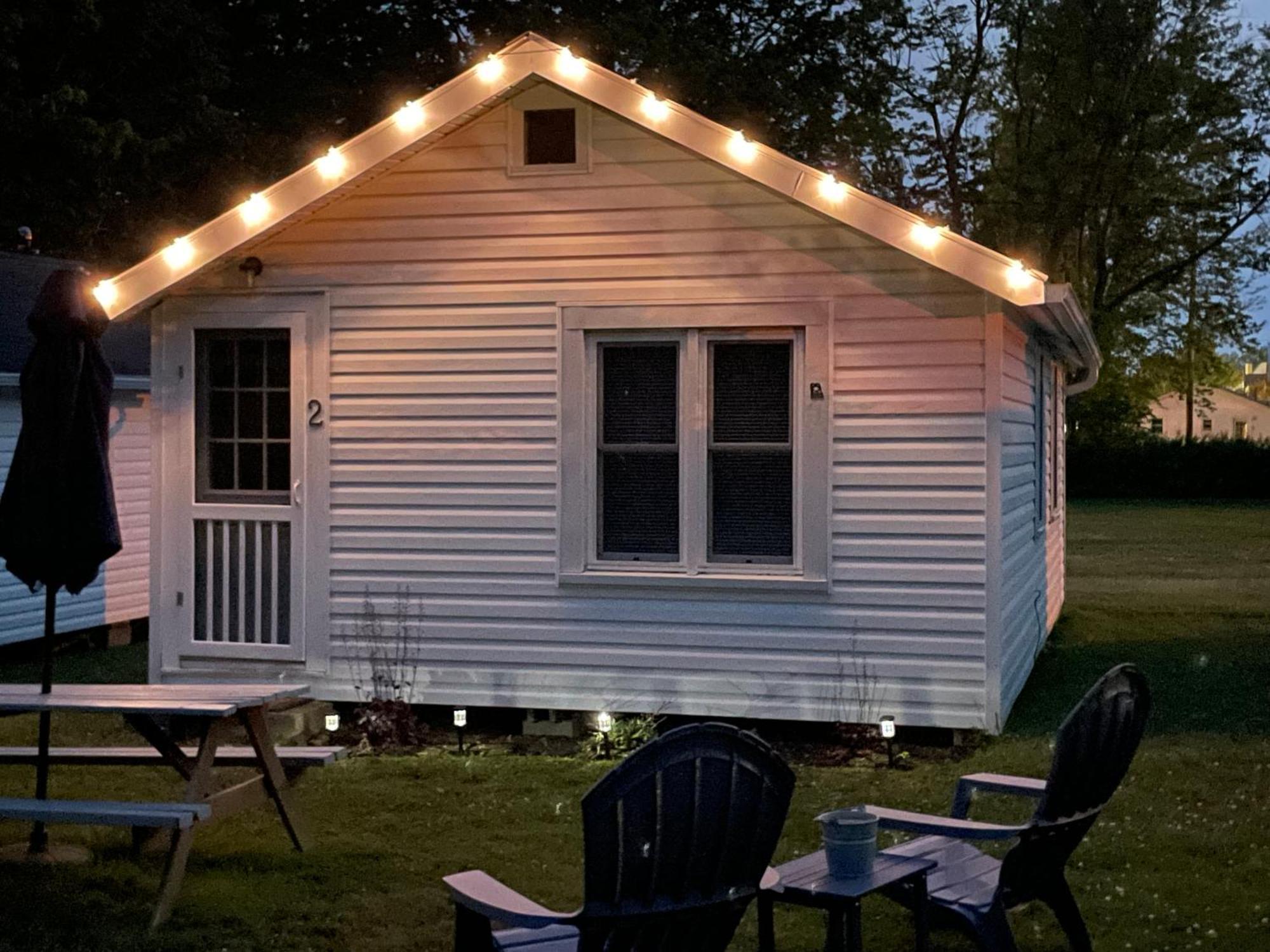 Drop Anchor Cottages And Lake House Geneva-on-the-Lake Bagian luar foto