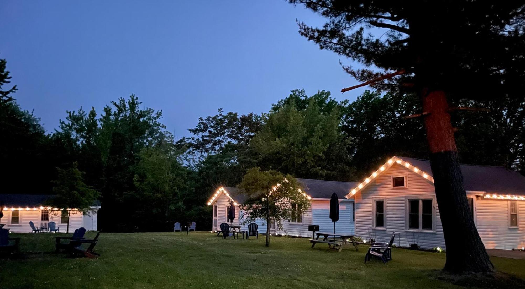 Drop Anchor Cottages And Lake House Geneva-on-the-Lake Bagian luar foto