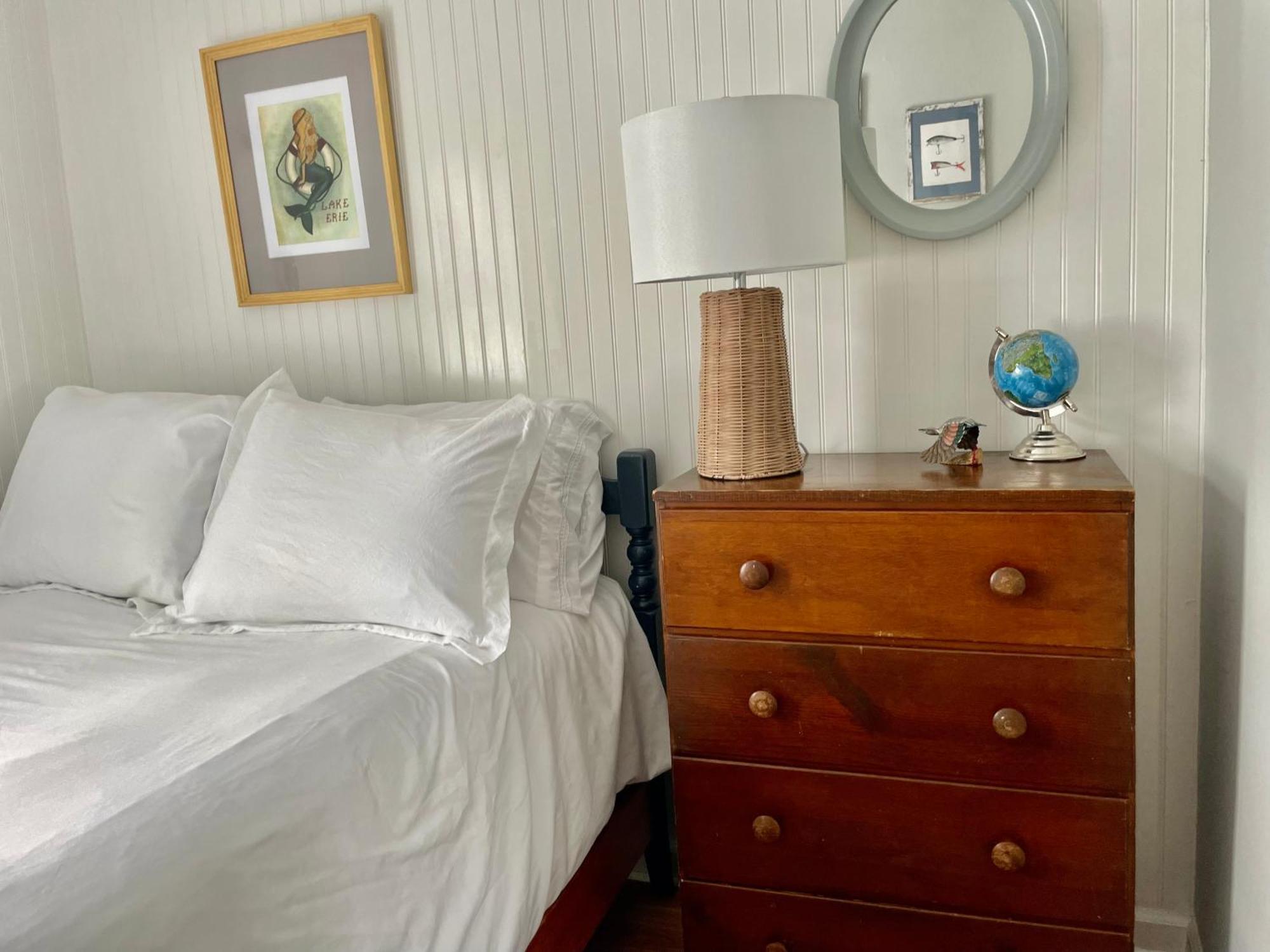 Drop Anchor Cottages And Lake House Geneva-on-the-Lake Bagian luar foto